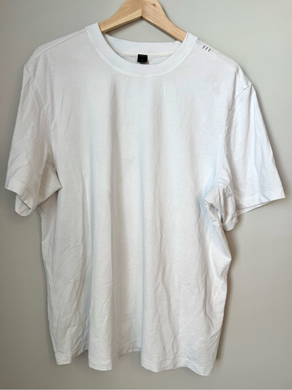 Lululemon Men's White Crew Neck Workout T-Shirt Large